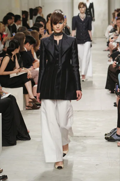 Look 10